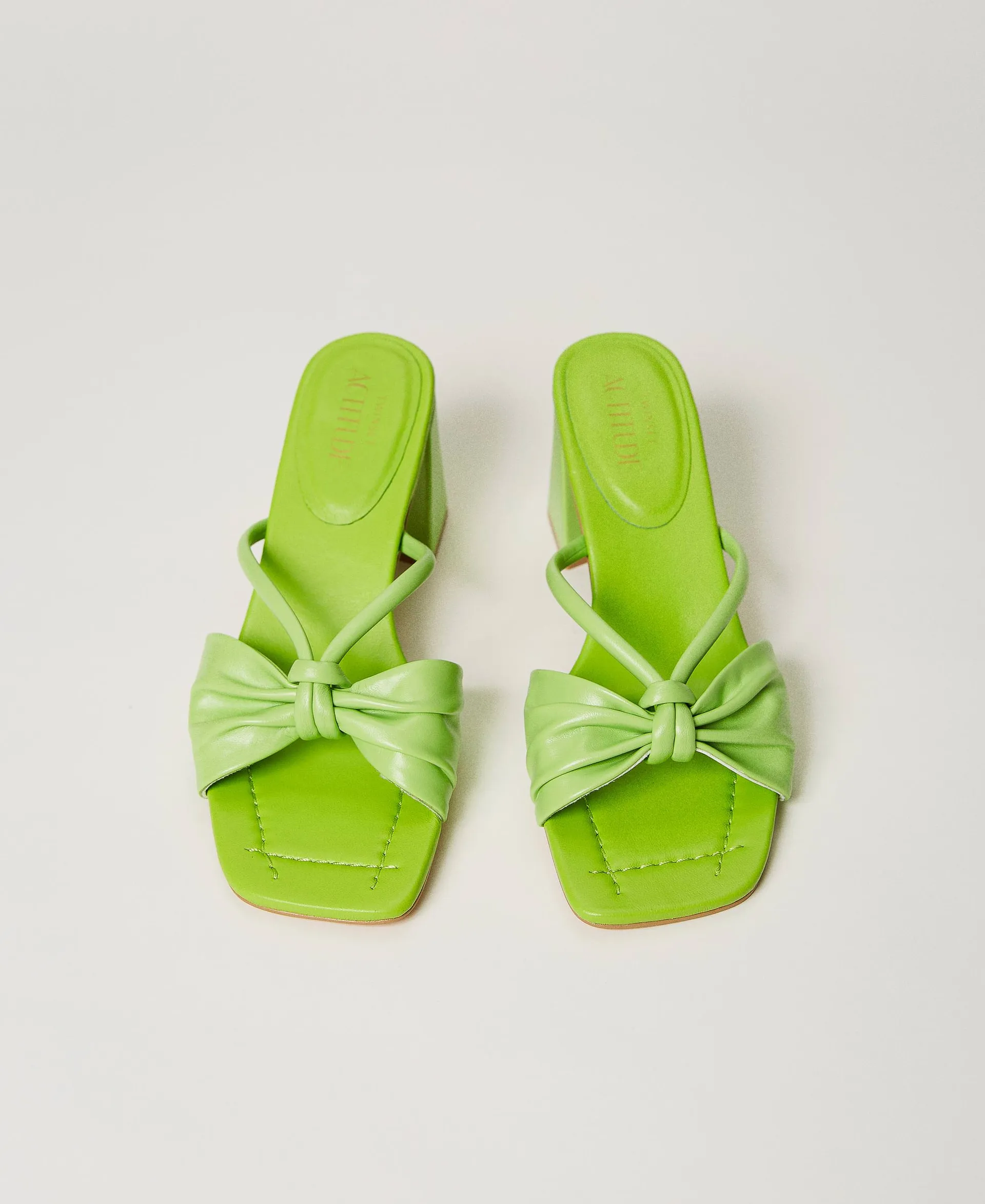 Sandalias mules con nudo