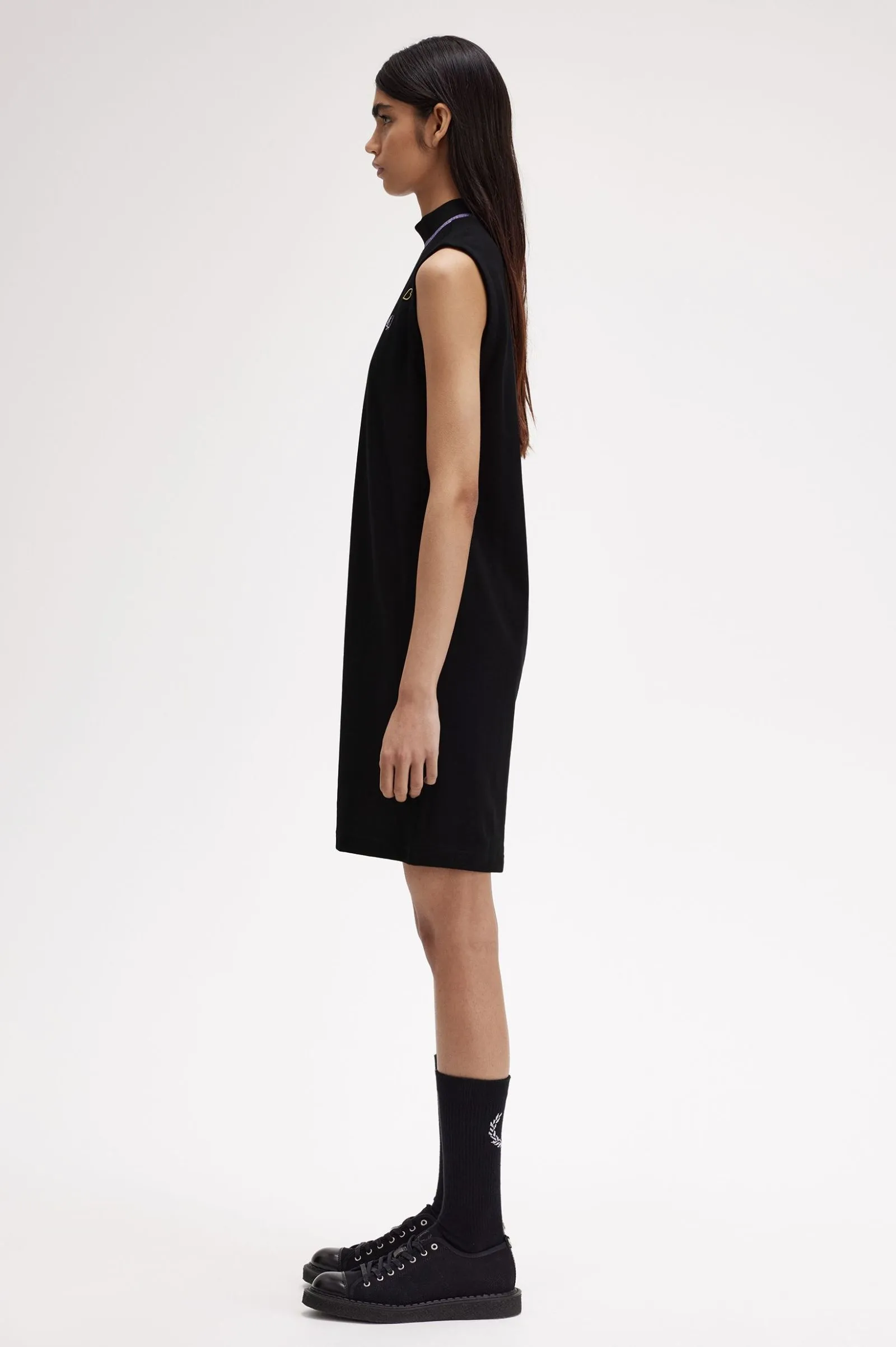 Vestido con cuello perkins y ribete metalizado